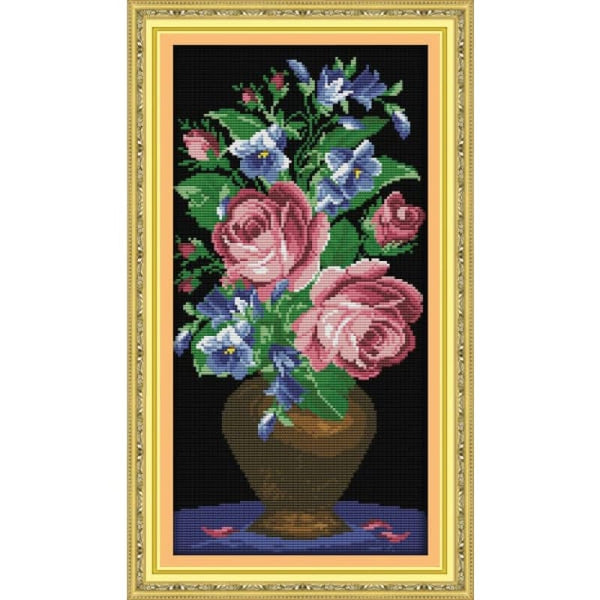 The roses in a glass vase